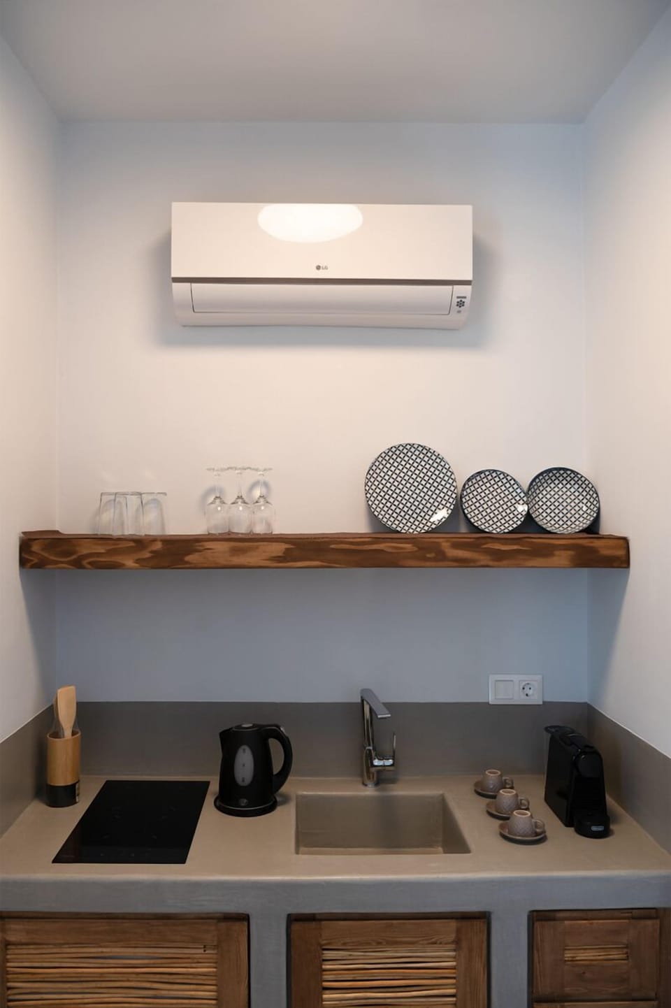 Comfort Studio, 1 Queen Bed with Sofa bed, Terrace, Pool View | Private kitchen | Fridge, stovetop, espresso maker, coffee/tea maker