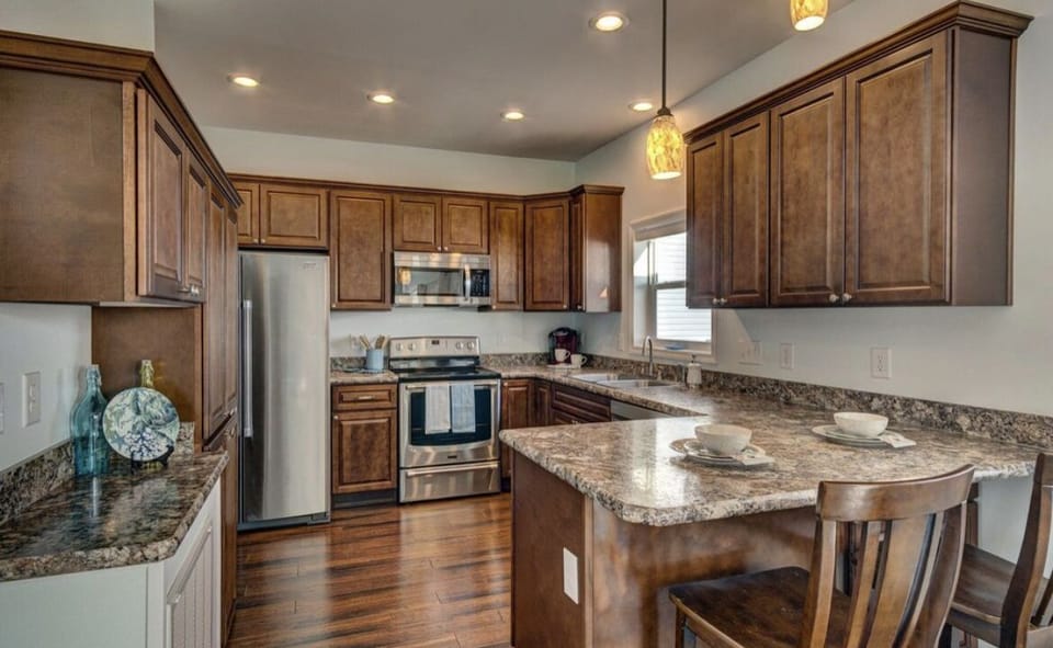 Fully equipped and well stocked kitchen. 