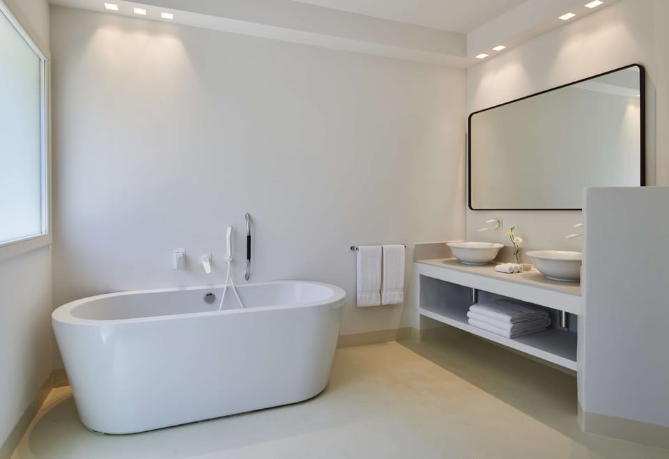 Suite (Incanto) | Bathroom | Hair dryer, slippers, towels