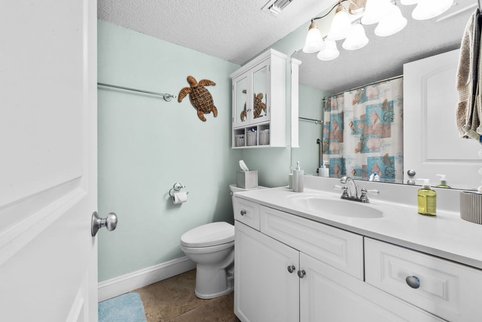 All 3 bathrooms are upgraded and perfectly decorated.