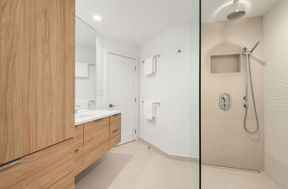 Newly renovated en suite bathroom