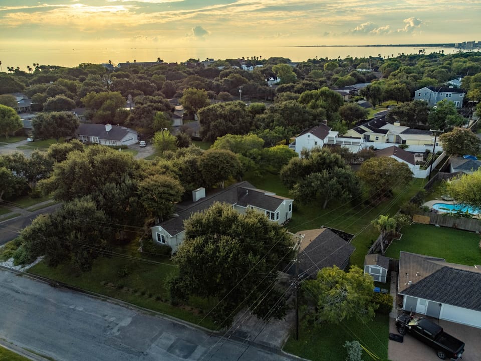 Birds eye view of property and proximity to the Corpus Christi Bay