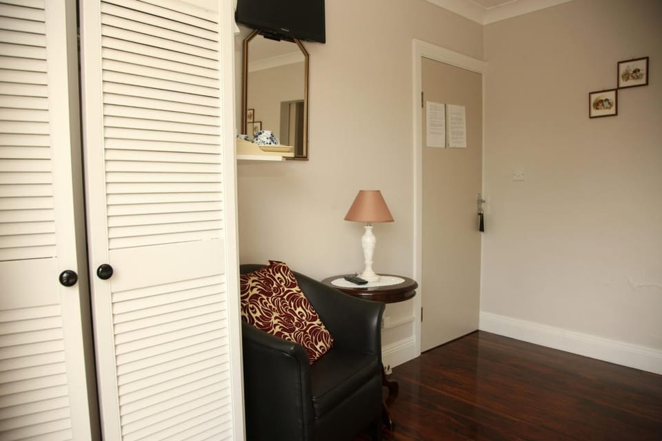 Double Room | Living room | Flat-screen TV