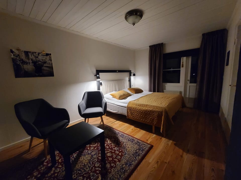 Basic Double or Twin Room | Blackout drapes, iron/ironing board (on request), WiFi (free)