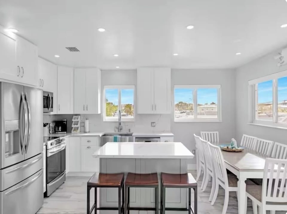 Anchors Aweigh - Fully Equipped Kitchen & Dining