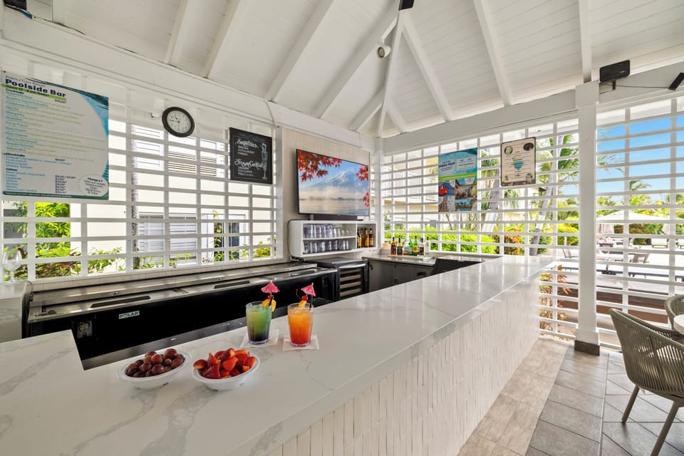 Poolside bar