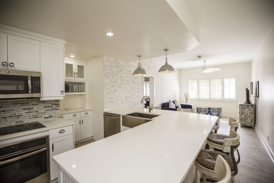 Executive Apartment, 1 Bedroom | Private kitchen | Fridge