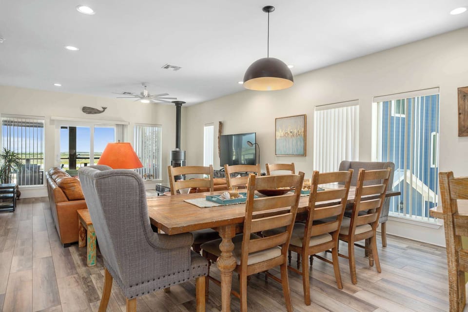 Plenty of room for everyone! Our dining area comfortably seats 8 — perfect for family dinners and lively gatherings.