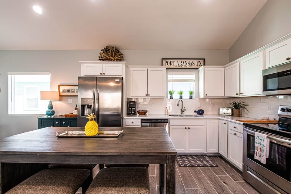 Beautiful kitchen ready for your family gatherins
