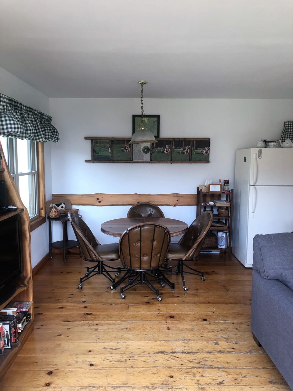 Kitchen eating area 
