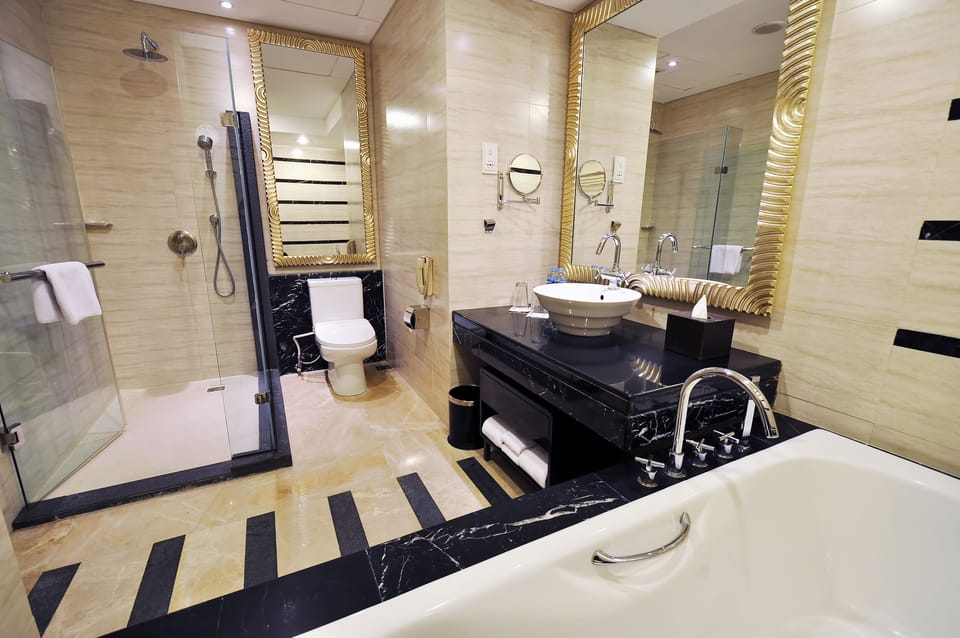 Combined shower/tub, free toiletries, hair dryer, slippers