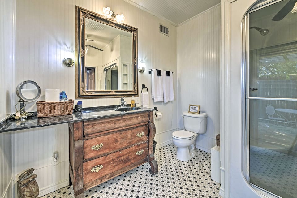 En-Suite Bathroom | Towels Provided