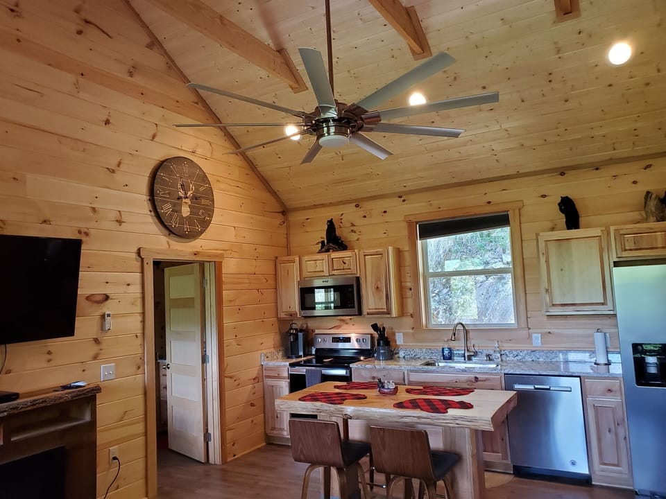 Fully equipped kitchen with granite counters