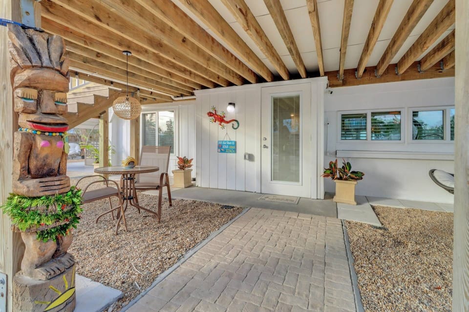 The cozy and inviting entrance to your casual beach getaway awaits.