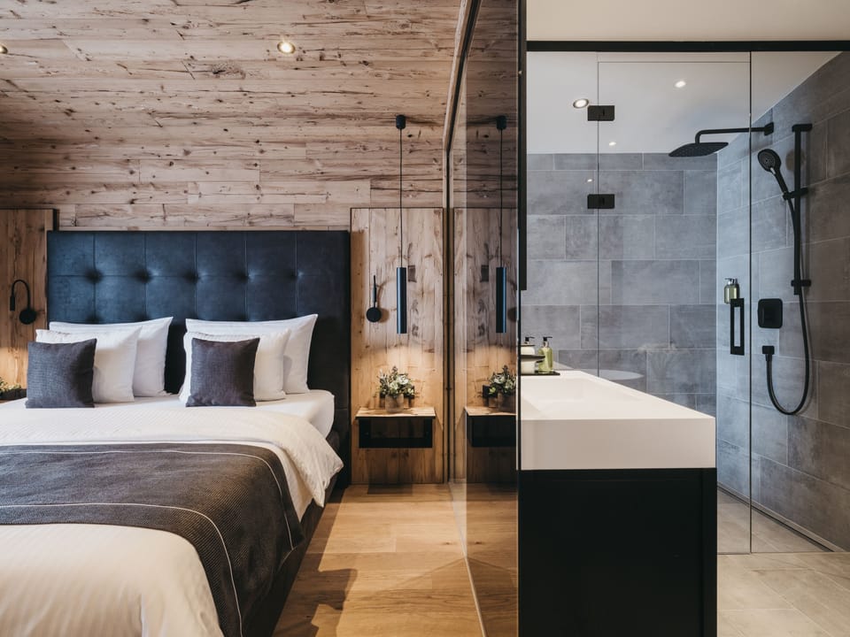 Grand Deluxe Zimmer | In-room safe, free cribs/infant beds, free WiFi, bed sheets
