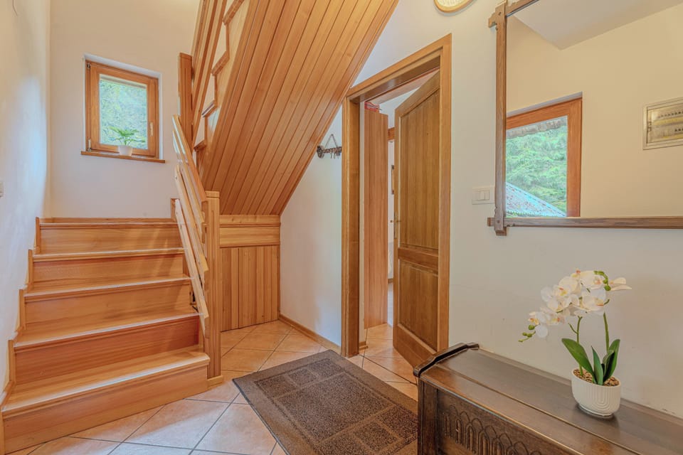 Family Chalet, 4 Bedrooms, 2 Bathrooms, Mountainside (Chalet Primus in Soča Valley) | Staircase