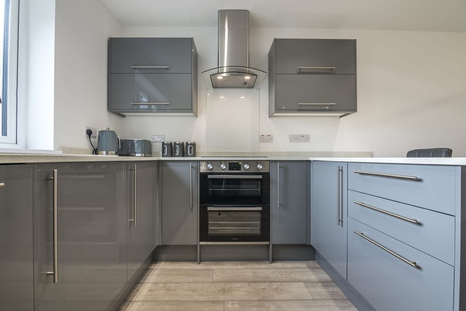 House (3 Bedrooms) | Private kitchen | Fridge, microwave, oven, stovetop