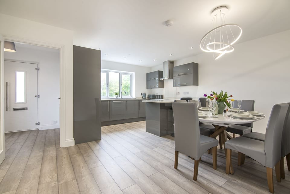 House (3 Bedrooms) | Private kitchen | Fridge, microwave, oven, stovetop