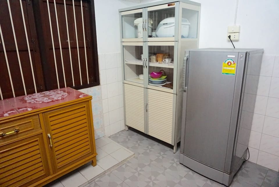 Beachfront Deluxe Family Bungalow | Private kitchen | Coffee/tea maker, fridge, electric kettle, cookware/dishes/utensils