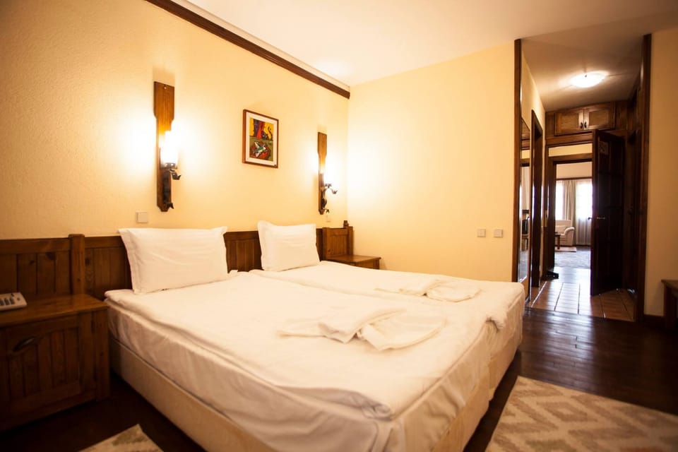 Double or Twin Room (Free safe, Parking & Spa access) | Minibar, in-room safe, soundproofing, free WiFi