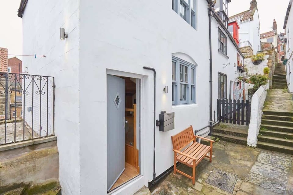 11 Bakehouse Yard, Whitby - Host & Stay