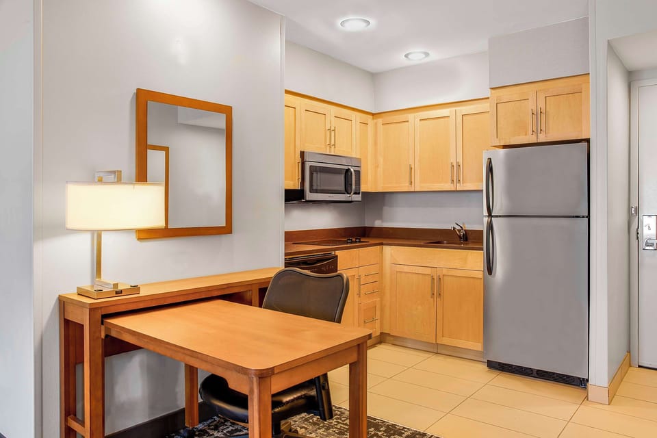 1 bedroom, hypo-allergenic bedding available, in-room safe, desk