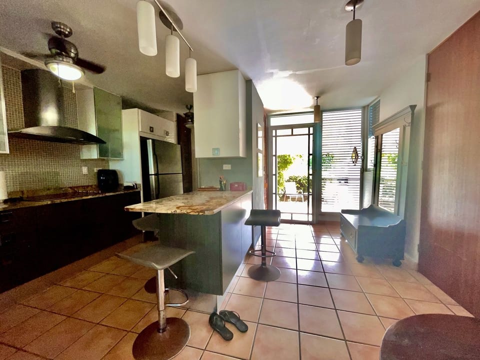 Gourmet full equipped kitchen with granite countertops