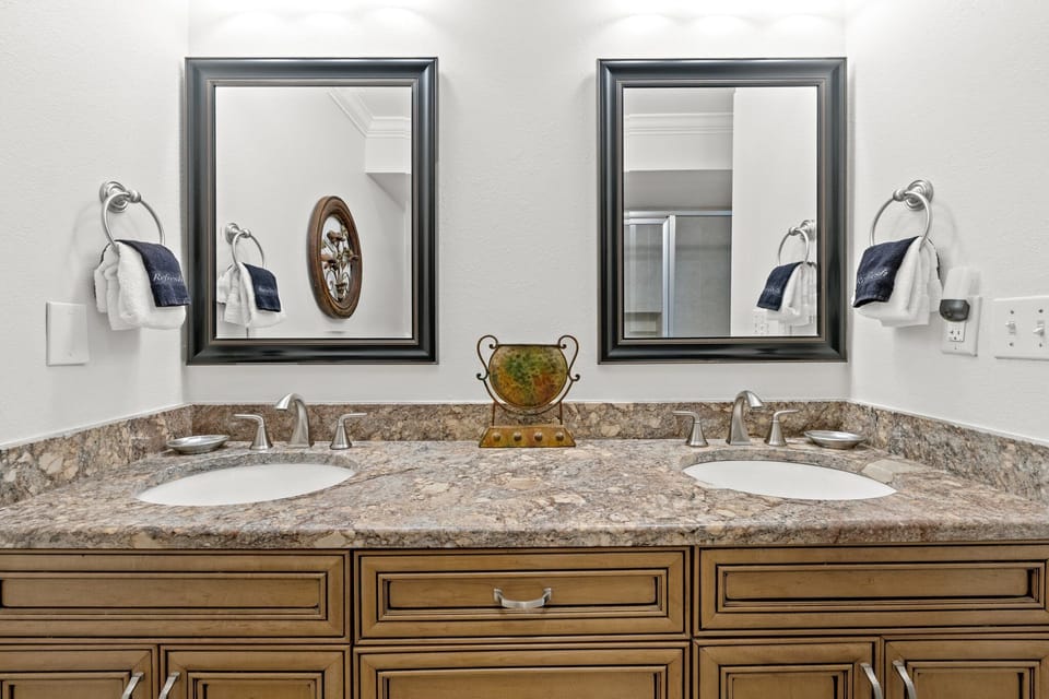 Bright ensuite with double vanity and glass walk-in shower.

Professionally Managed by
Breathe Easy Rentals