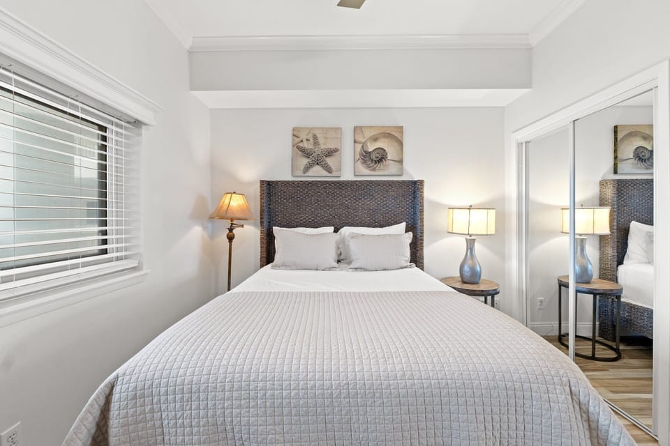 Guest room retreat with queen bed and nearby full bath.

Professionally Managed by
Breathe Easy Rentals