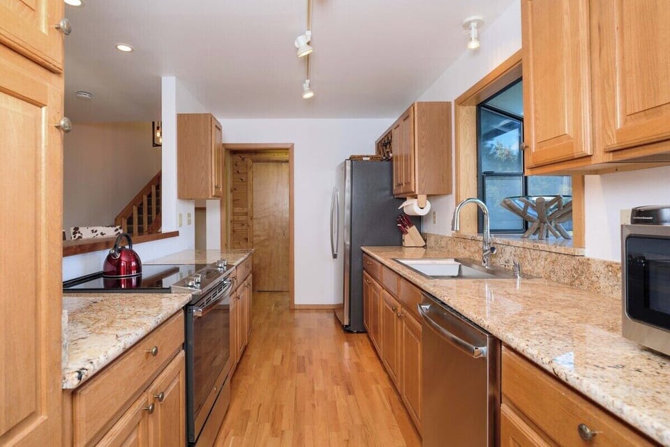 Fully equipped kitchen.