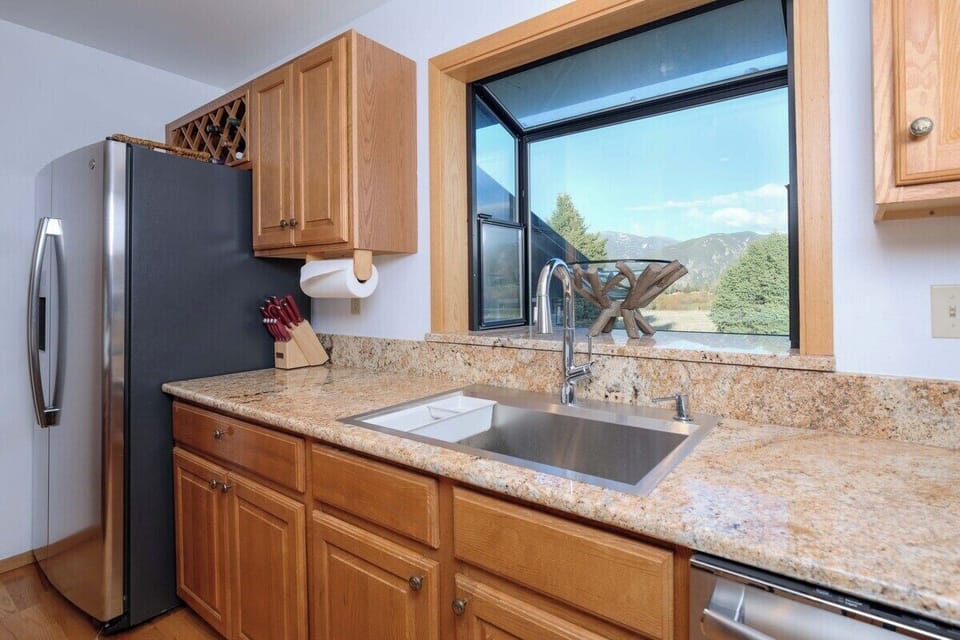 Fully equipped kitchen.
