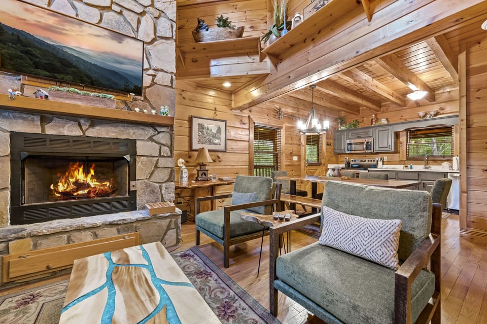Feel right at home! Updated furnishings make this cabin a chic experience.