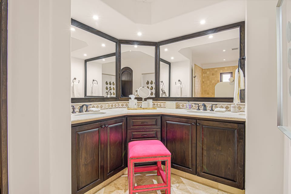 Guest full bathroom
