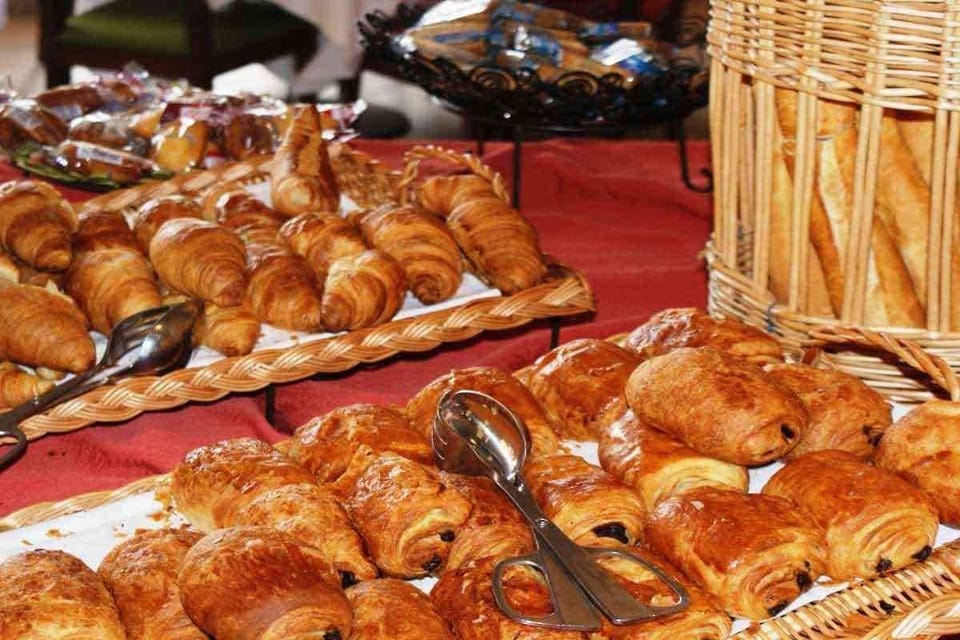 Daily buffet breakfast for a fee