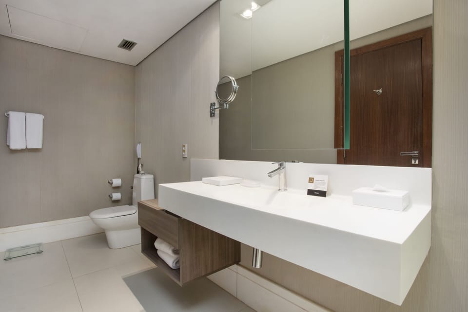Executive Suite | Bathroom | Shower, rainfall showerhead, designer toiletries, hair dryer