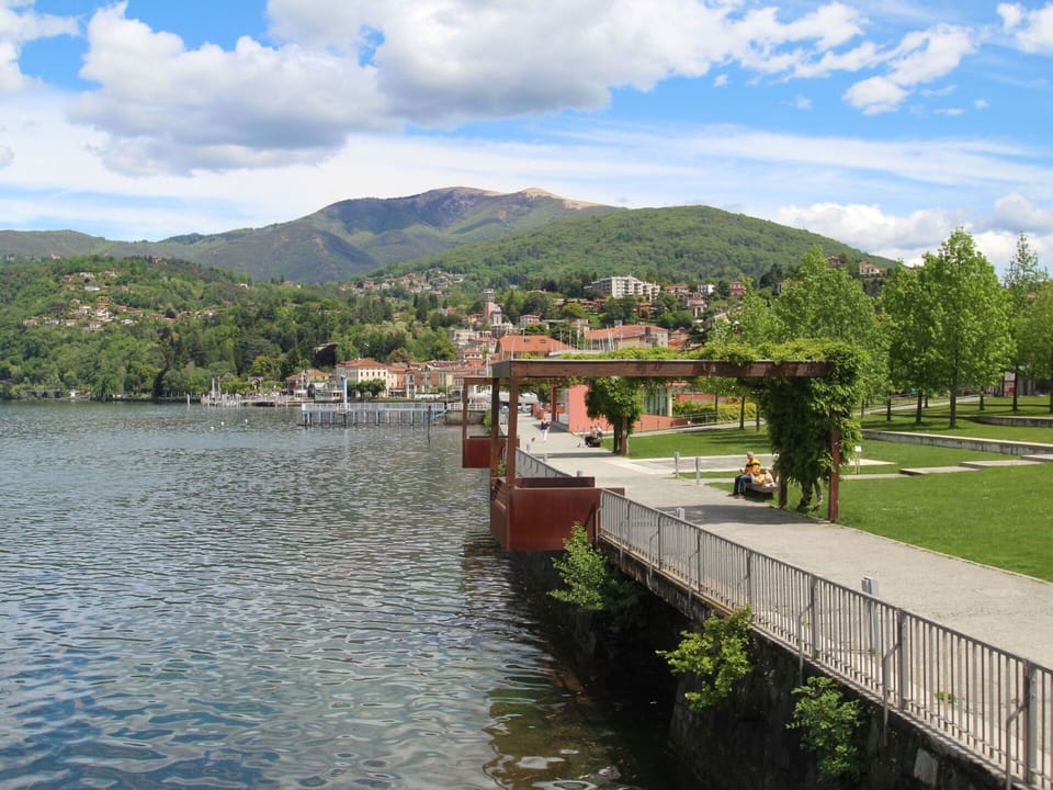 Water, Sky, Cloud, Plant, Mountain, Tree, Natural Landscape, Lake, Building, Watercourse
