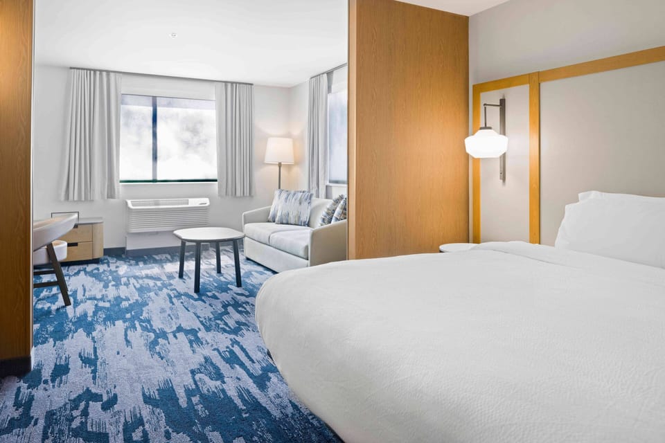 Executive Suite, 1 King Bed with Sofa bed | Desk, laptop workspace, iron/ironing board, free cribs/infant beds