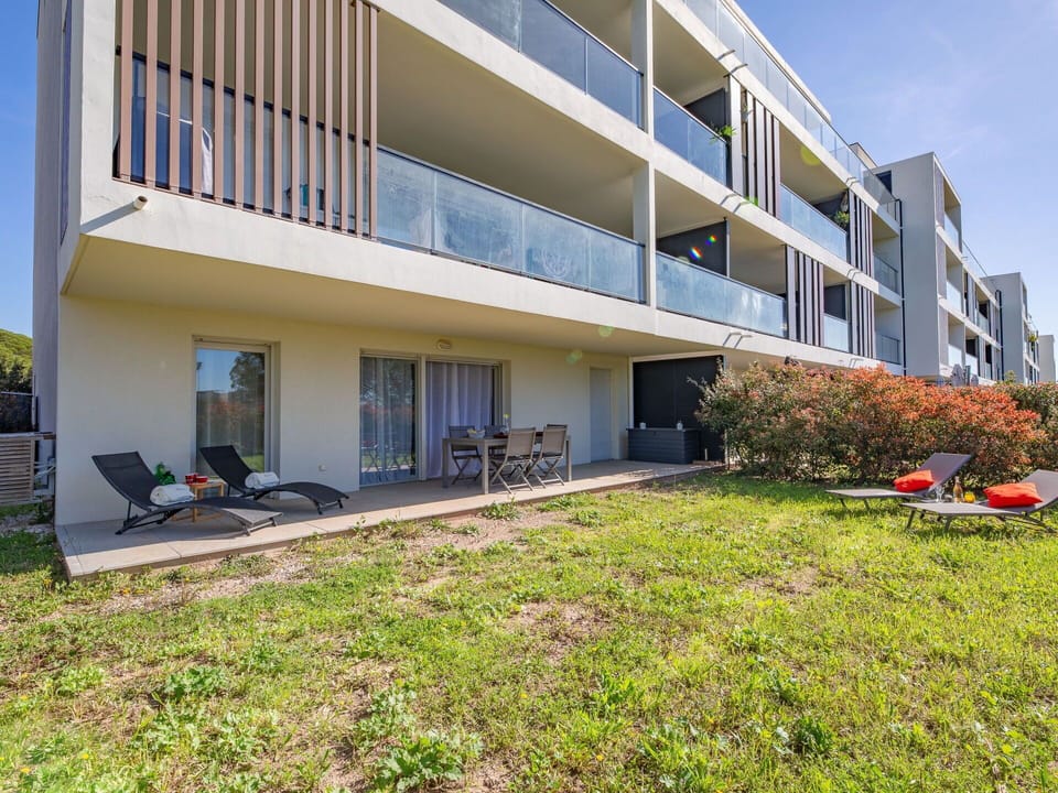Sky, Plant, Building, Window, Land Lot, Urban Design, Residential Area, Condominium, Grass, Facade