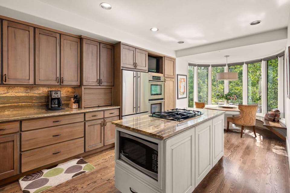 The chefs in your group will appreciate the spacious kitchen with gas stove top and 2 convection ovens.
