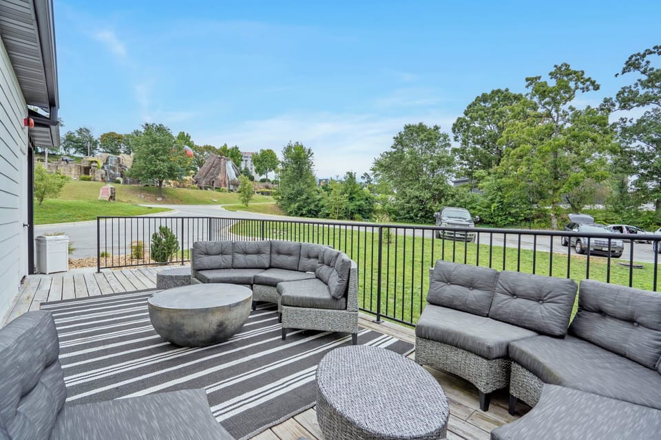 Spacious Side Deck