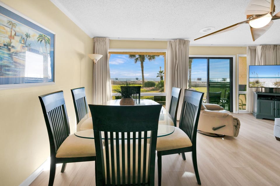 Dining table seating