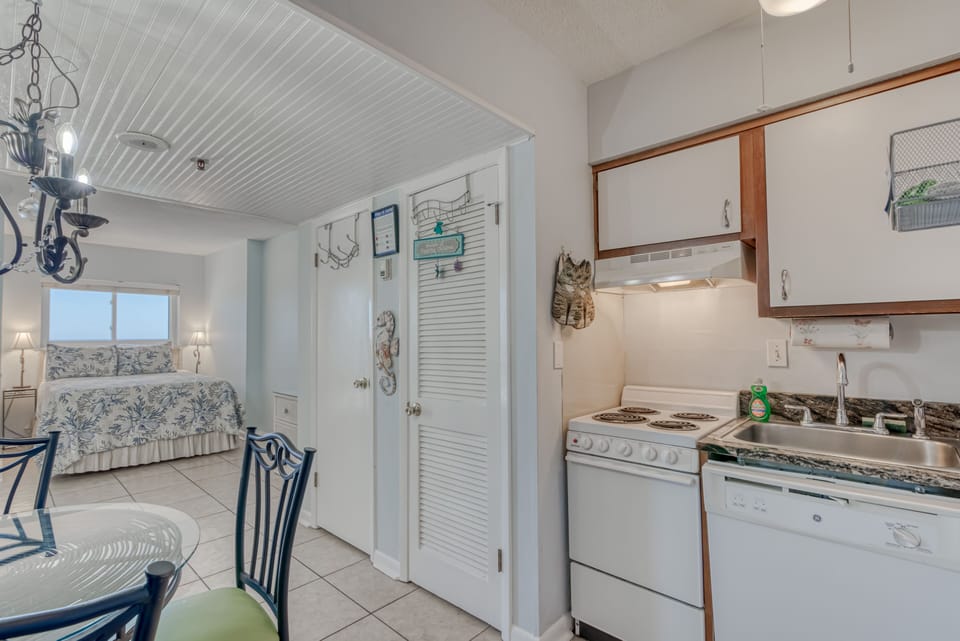 Kitchen/Dining - The kitchen space offers everything you need for meal prep and features a small dining area that offers a table that will seat 3.