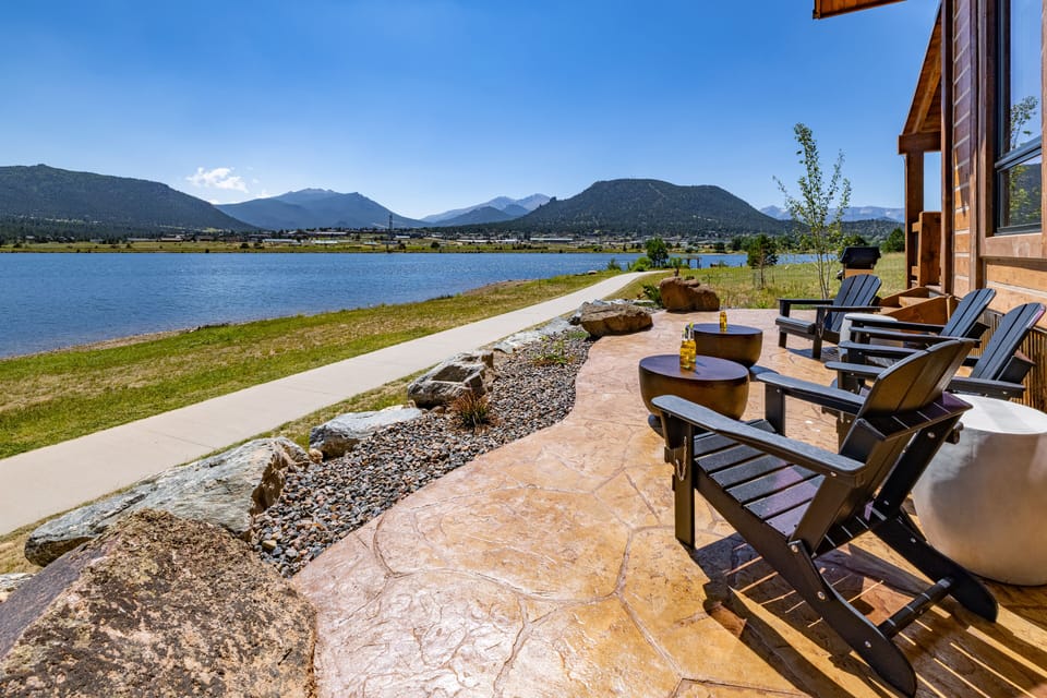 Front patio with seating