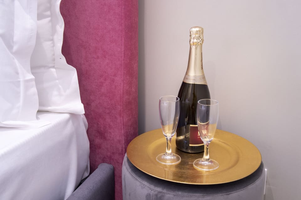 Standard Room | Champagne service