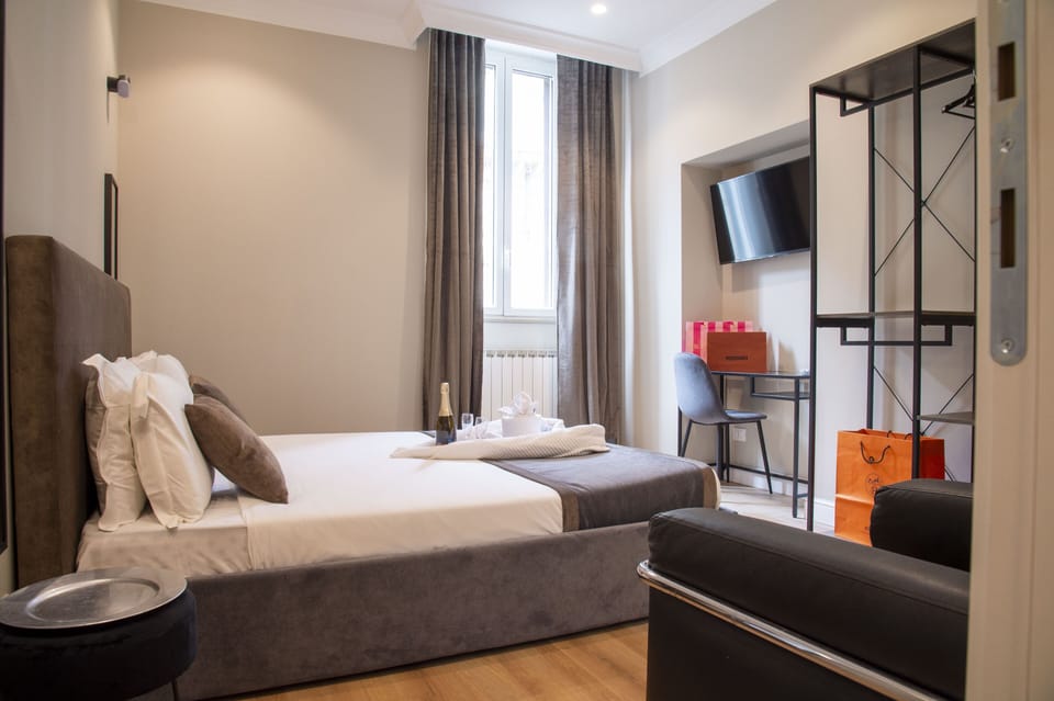 Deluxe Room | Premium bedding, down comforters, memory foam beds, minibar