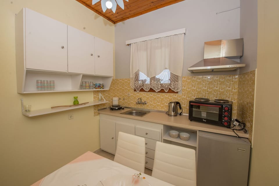 Nicoles House 2 Arillas Corfu Kitchen And Dining Area 