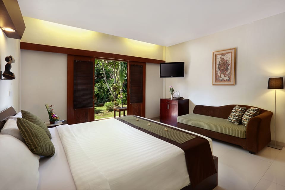 Superior Room, Balcony (Upstairs) | Minibar, in-room safe, desk, laptop workspace