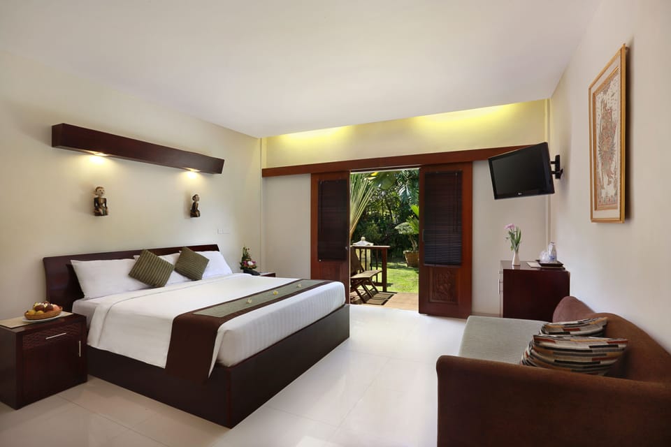 Superior Room, Balcony (Upstairs) | Minibar, in-room safe, desk, laptop workspace