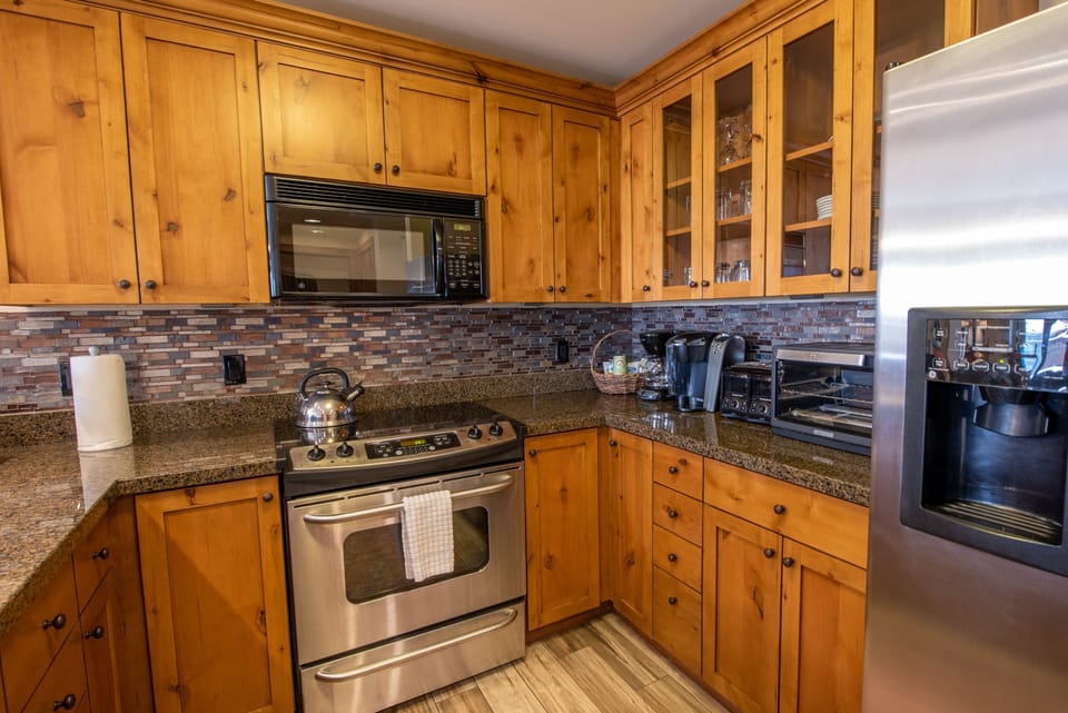 Room, Indoors, Oven, Furniture, Kitchen