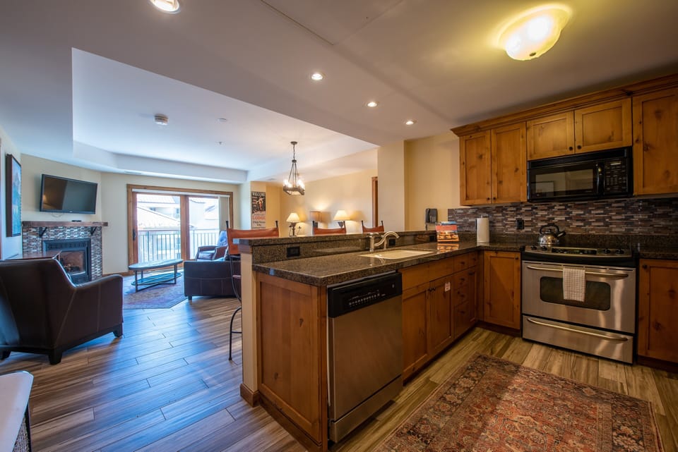 Flooring, Hardwood, Floor, Indoors, Room